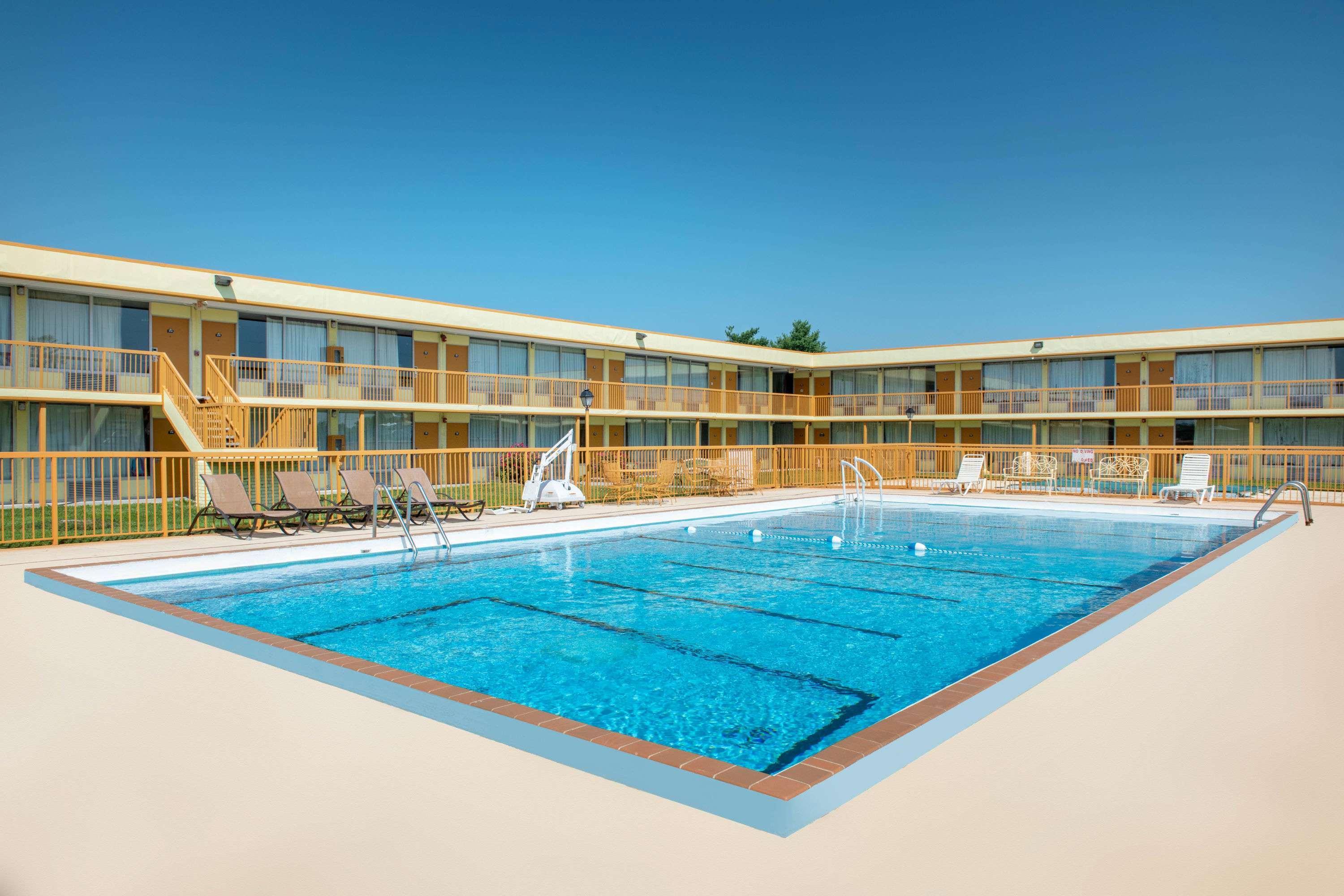 Days Inn By Wyndham Salem, Il Екстериор снимка