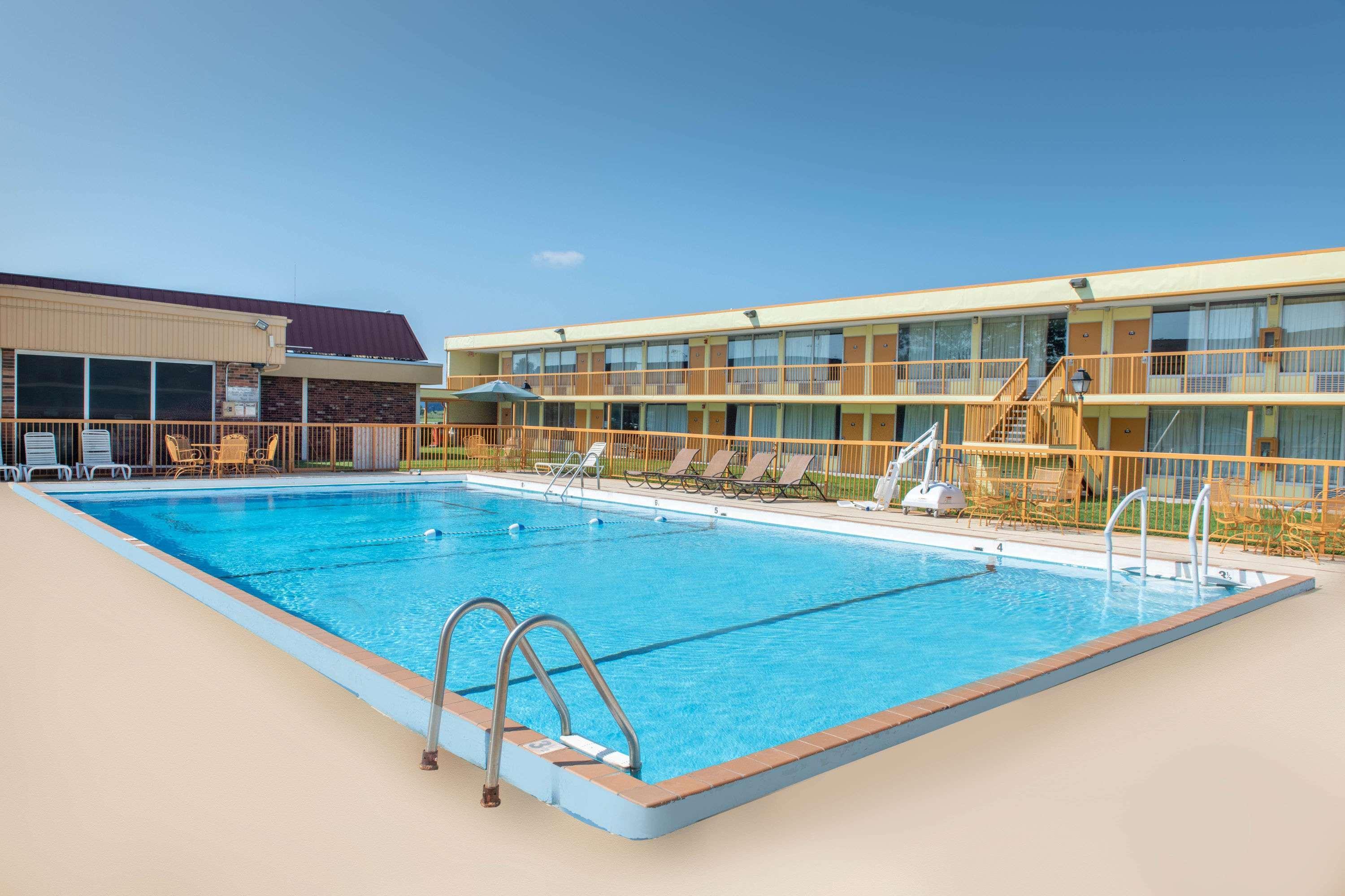 Days Inn By Wyndham Salem, Il Екстериор снимка