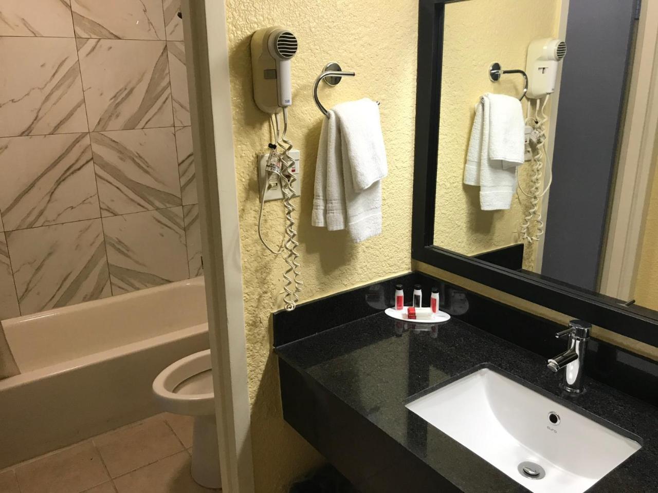 Days Inn By Wyndham Salem, Il Екстериор снимка